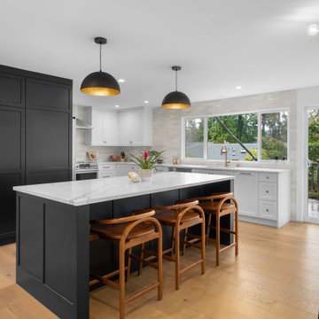 Spacious Kitchen with 3-tone Color Palette
