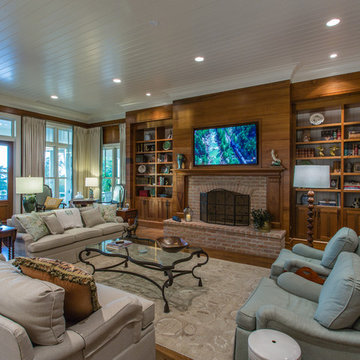 Classic Upscale Waterfront Cottage with Commanding View