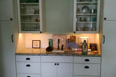 Example of a mid-sized trendy u-shaped open concept kitchen design in Los Angeles with no island