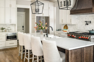 Example of a classic kitchen design in Charlotte