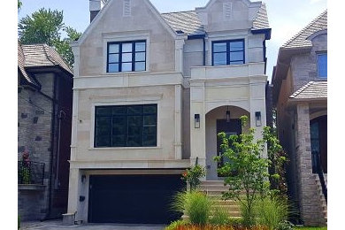 Transitional home design photo in Toronto