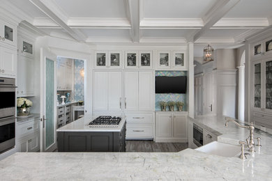 Kitchen - traditional kitchen idea in Detroit