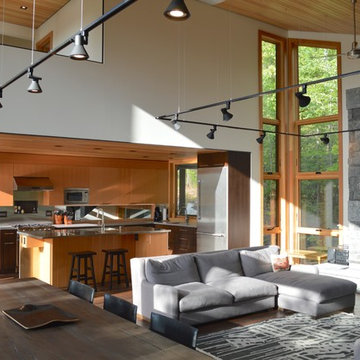 Four Season Cottage near Haliburton