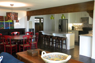 Kitchen - eclectic kitchen idea in Dallas