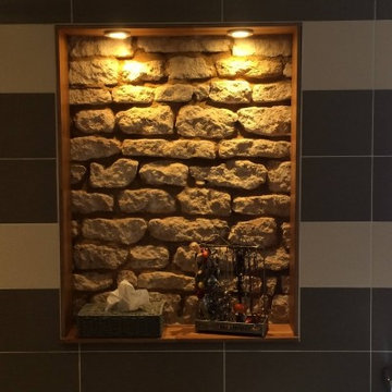 Pierres apparentes dans la salle de bain