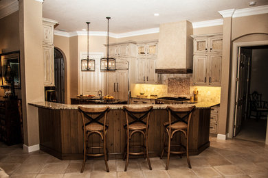 Inspiration for a timeless kitchen remodel in Tampa