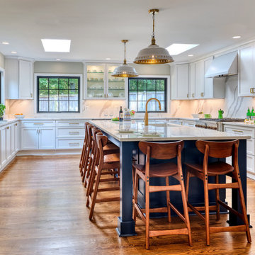 Seating for 6 White/Cobalt Spacious Kitchen