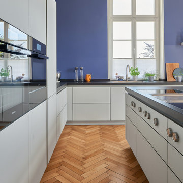 Moderne Küche in Altbau Villa