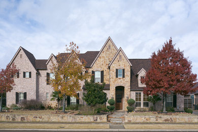 Photo of a traditional exterior in Dallas.