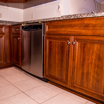 Cherry-look Laminate Kitchen in Alexandria, Virginia