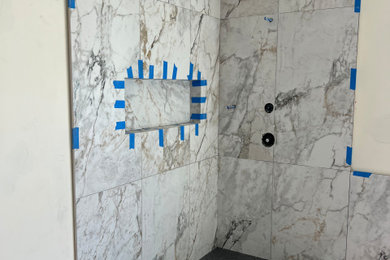 Inspiration for a modern bathroom remodel in Los Angeles