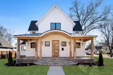 Ejemplo de fachada de estilo de casa de campo de tamaño medio
