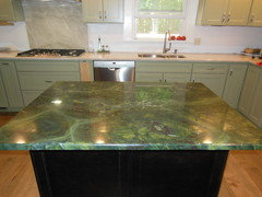 What's the difference between granite and quartzite
