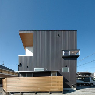 他の地域のモダンスタイルのおしゃれな家の外観 (漆喰サイディング、片流れ屋根、戸建、金属屋根) の写真