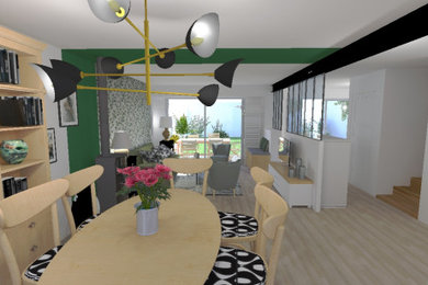 Exemple d'un grand salon moderne ouvert avec un mur blanc, parquet clair, un poêle à bois, un téléviseur indépendant, un sol beige et du papier peint.