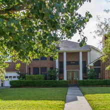 1502 W Castlewood