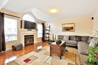 Example of a transitional living room design in Toronto