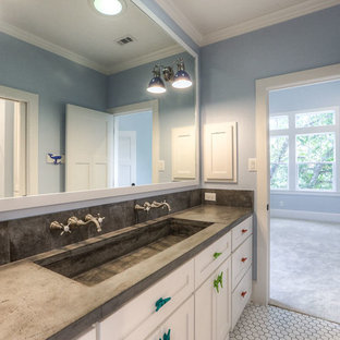 Bäder mit Badewanne in Nische und Beton-Waschbecken/Waschtisch Ideen