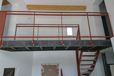 Idée de décoration pour un escalier design en U avec des marches en métal, des contremarches en métal et un garde-corps en métal.