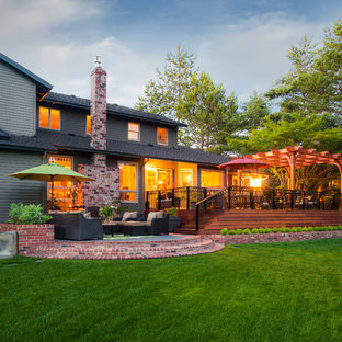 Неиссякаемый источник вдохновения для домашнего уюта: дворик в классическом стиле с настилом