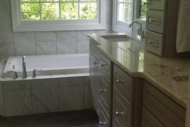 Example of a classic bathroom design in Raleigh