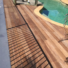 Outdoor kitchen & pool