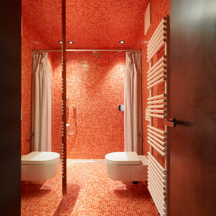 Badezimmer mit Mosaik-Bodenfliesen und rotem Boden Ideen, Design