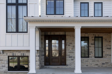 Cottage exterior home idea in Toronto