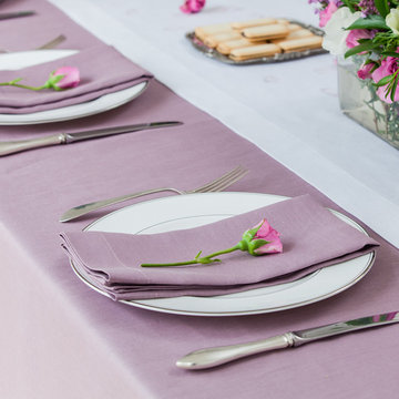 Huddleson - Artistic Contemporary Table Linens