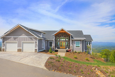 Example of an exterior home design in Charlotte