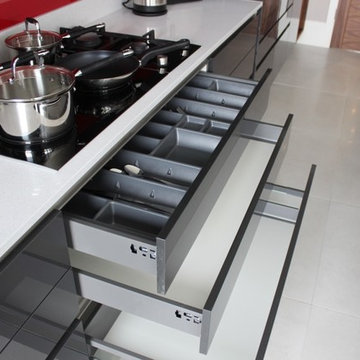 Handle-less dark grey kitchen with many storage options