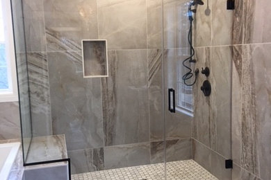ボルチモアにあるコンテンポラリースタイルのおしゃれな浴室 (オープン型シャワー) の写真