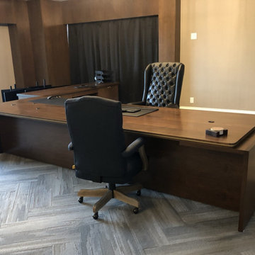 Executive Office Desk in Walunt