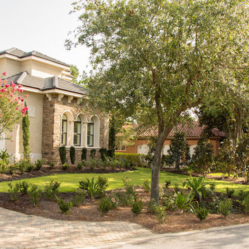 Beautiful Sandestin Tuscan villa with English garden touches