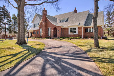 Elegant exterior home photo in St Louis