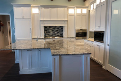 Elegant kitchen photo in Tampa