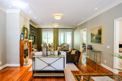 Mid-sized elegant home design photo in Charleston