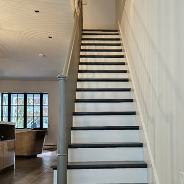 Project #112 | Traditional Staircase with Continuous Rail System