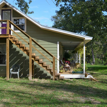 Recycled Greenhouse in Piny Woods of Texas