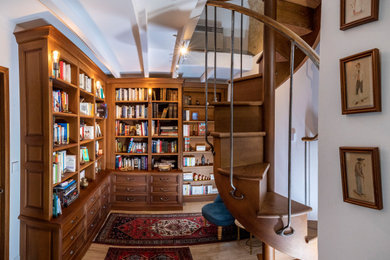 Bibliothèque avec escalier en colimaçon esprit Jules Verne