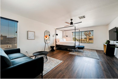 Bedroom - contemporary bedroom idea in Las Vegas