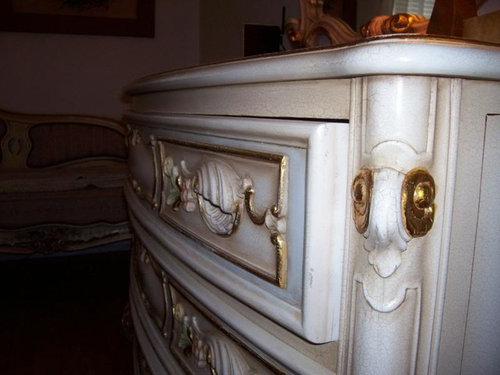 Help indentifing furniture