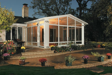 Sunroom - modern sunroom idea in Orange County