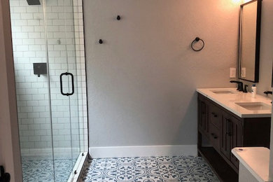 Example of a bathroom design in Austin