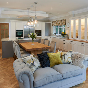 Grey and Ivory Kitchen with Oak Detailing
