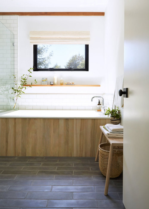Tiling the outside of an enclosed bathtub. How to get this look?