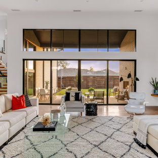 75+ Wohnzimmer mit Kamin und gewölbter Decke Ideen & Bilder - Juni 2021