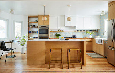 Kitchen of the Week: A Modern Mix of White, Wood and Blue