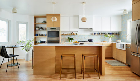 Kitchen of the Week: A Modern Mix of White, Wood and Blue