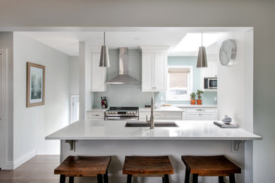 Inspiration for a contemporary kitchen remodel in Ottawa